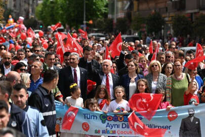 23 Nisan'da Bursa'da çocuklar bayramın tadını çıkarttı