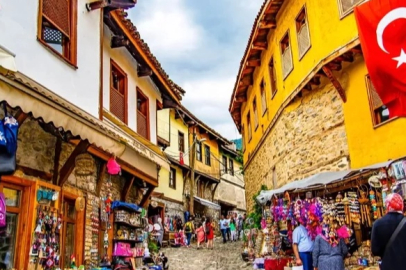 Bursa, tarihi ve doğasıyla turistlerin ilgi odağı olmaya devam ediyor