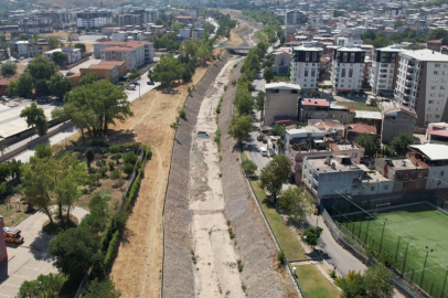 Bursa'nın  Yıldırım İlçesinde Dere Islah Çalışmaları Sürüyor