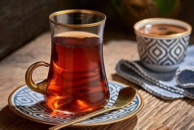 Çayı ve kahveyi şekerli içiyorsanız dikkat!  Sıcak içeceklerdeki dişleri çatlatabilir!