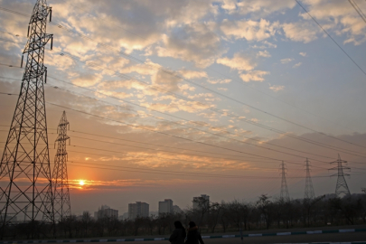 Petrol zengini İran, enerji krizini aşmaya çalışıyor