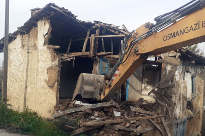 Osmangazi'de metruk binaların yıkımı devam ediyor