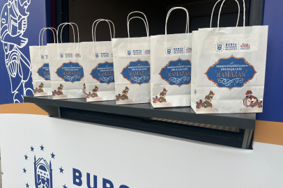 Büyükşehir Belediyesi, iftara yetişemeyenlerin yanında