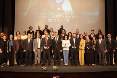 Bursa Kanserle Savaş Derneği'nden anlamlı ödül gecesi