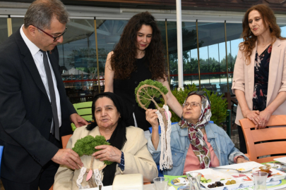 Osmangazi'de alzheimer hastaları için Anneler Günü kutlaması
