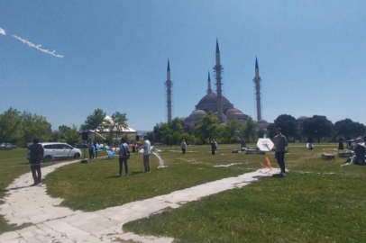 Bursa'dan Filistin ve Doğu Türkistan’a uçurtmalı destek