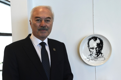 Emekli Olduktan Sonra Ürettiği Çinilerden Sergi Açtı