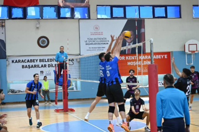 Karacabey Belediyespor voleybol takımından önemli galibiyet: 3-1
