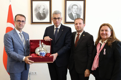 Bursa Kanserle Savaş Derneği’nden Bakan Memişoğlu’na ziyaret