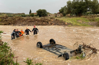 Foça’da yağış rekoru kırıldı! Ekipler seferber!