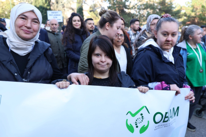 Osmangazi’de engelli bireyler farkındalık için yürüdü