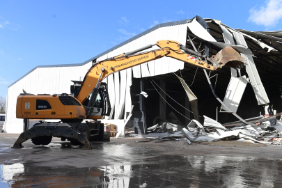 Osmangazi’de Tarım Arazilerindeki Kaçak Depolar Yıkılıyor