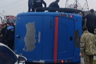 İstanbul'da cezaevi nakil aracı devrildi: 19 yaralı