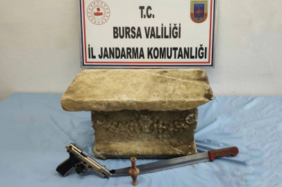 Bursa’da tarihi eser operasyonu... Lahit ve objeler ele geçirildi