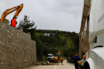 Mudanya'da zeytinlik alandaki kaçak taş duvara müdahale!