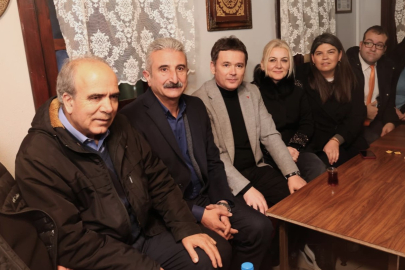 Başkan Erkan Aydın Abdal Meydanı’nda Vatandaşlarla Sahur Yaptı