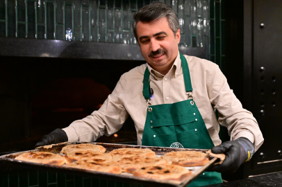 Başkan Oktay Yılmaz Önce Pişirdi Sonra İkram Etti