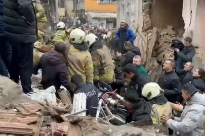 İBB: Fatih'teki bina çökmesinin nedeni inceleniyor