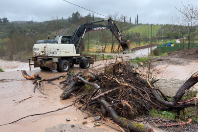 Gemlik Belediyesinden Kuvvetli Yağış Mesaisi
