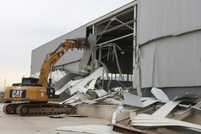 Nilüfer’de 4 bin metrekarelik kaçak depo yıkıldı