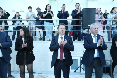 Osmangazi Belediyesi’nden 23 Nisan’a Özel Yüzme Şenliği