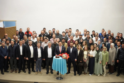 Yenişehir'de bayramlaşmada Başkan Özel'e doğum günü sürprizi