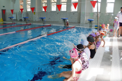 İznik Belediyesi Yaz Yüzme Kursları 506 Öğrenciyle Başladı