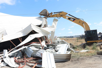 Nilüfer’de toplam 3 bin 300 metrekarelik 3 kaçak yapı yıkıldı